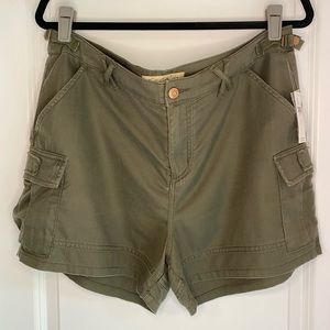 Stitch’s Cargo Cotton Shorts Green Size L, NWT